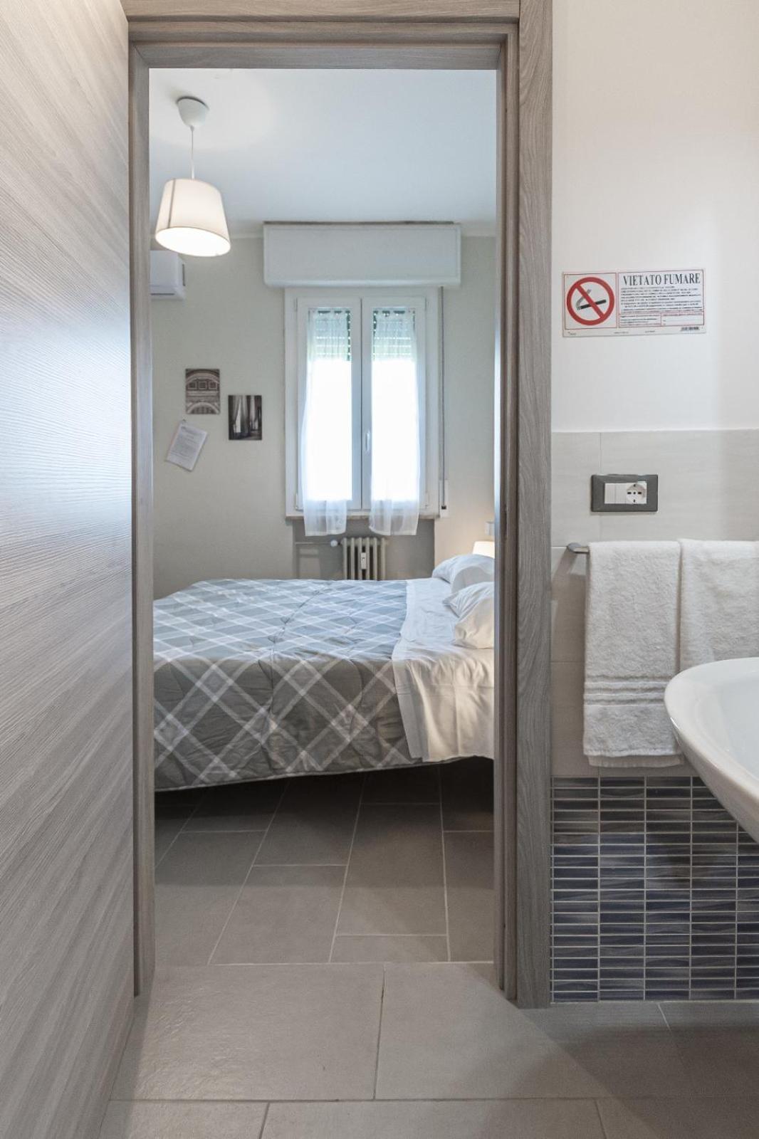 Fare Bnb - Room Del Parco レッジョ・エミリア エクステリア 写真